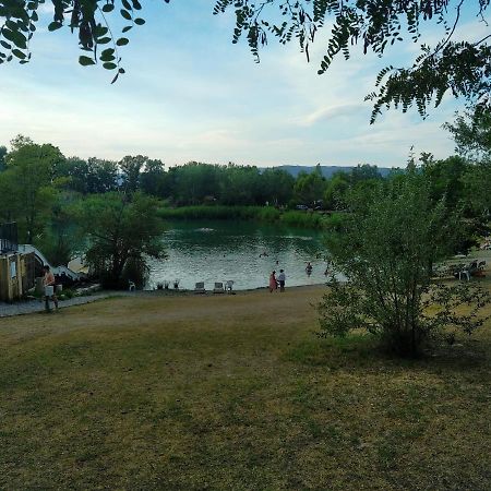 Camping Homair Domaine Des Iscles Mobil-Home Climatise La Roque-d'Antheron Exterior photo
