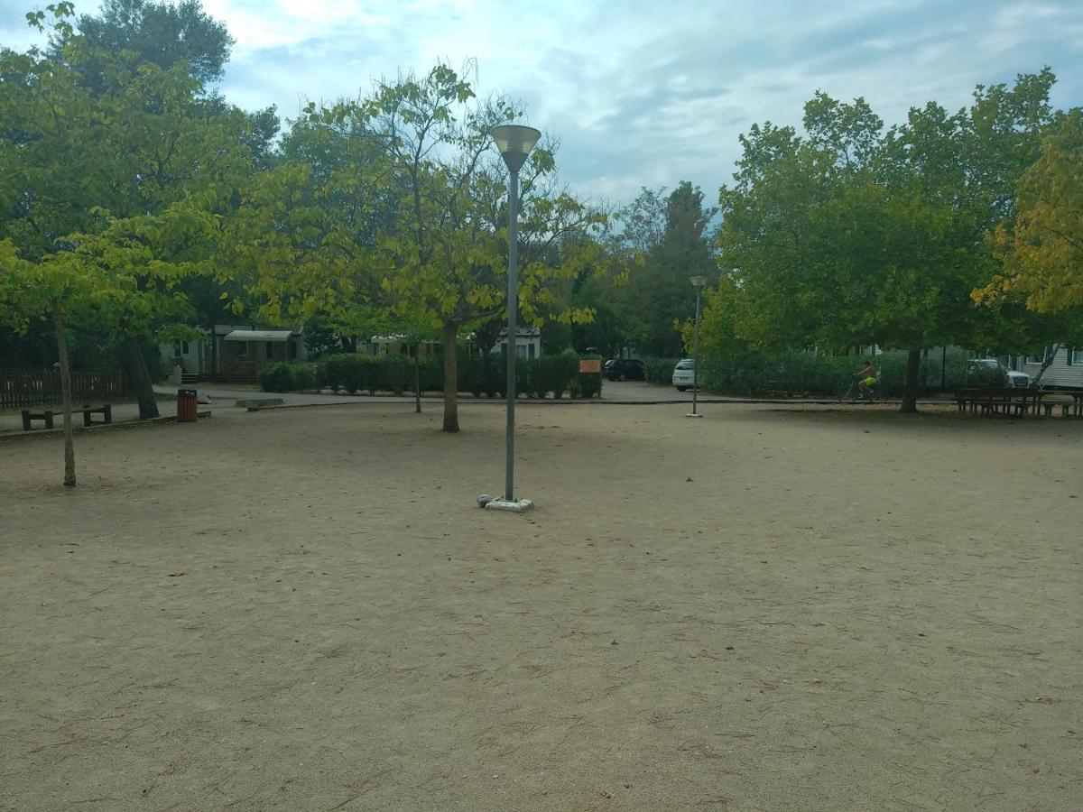 Camping Homair Domaine Des Iscles Mobil-Home Climatise La Roque-d'Antheron Exterior photo