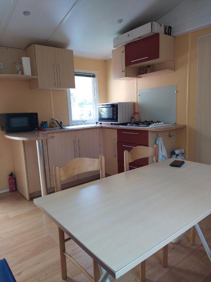 Camping Homair Domaine Des Iscles Mobil-Home Climatise La Roque-d'Antheron Exterior photo