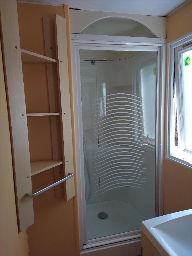 Camping Homair Domaine Des Iscles Mobil-Home Climatise La Roque-d'Antheron Exterior photo